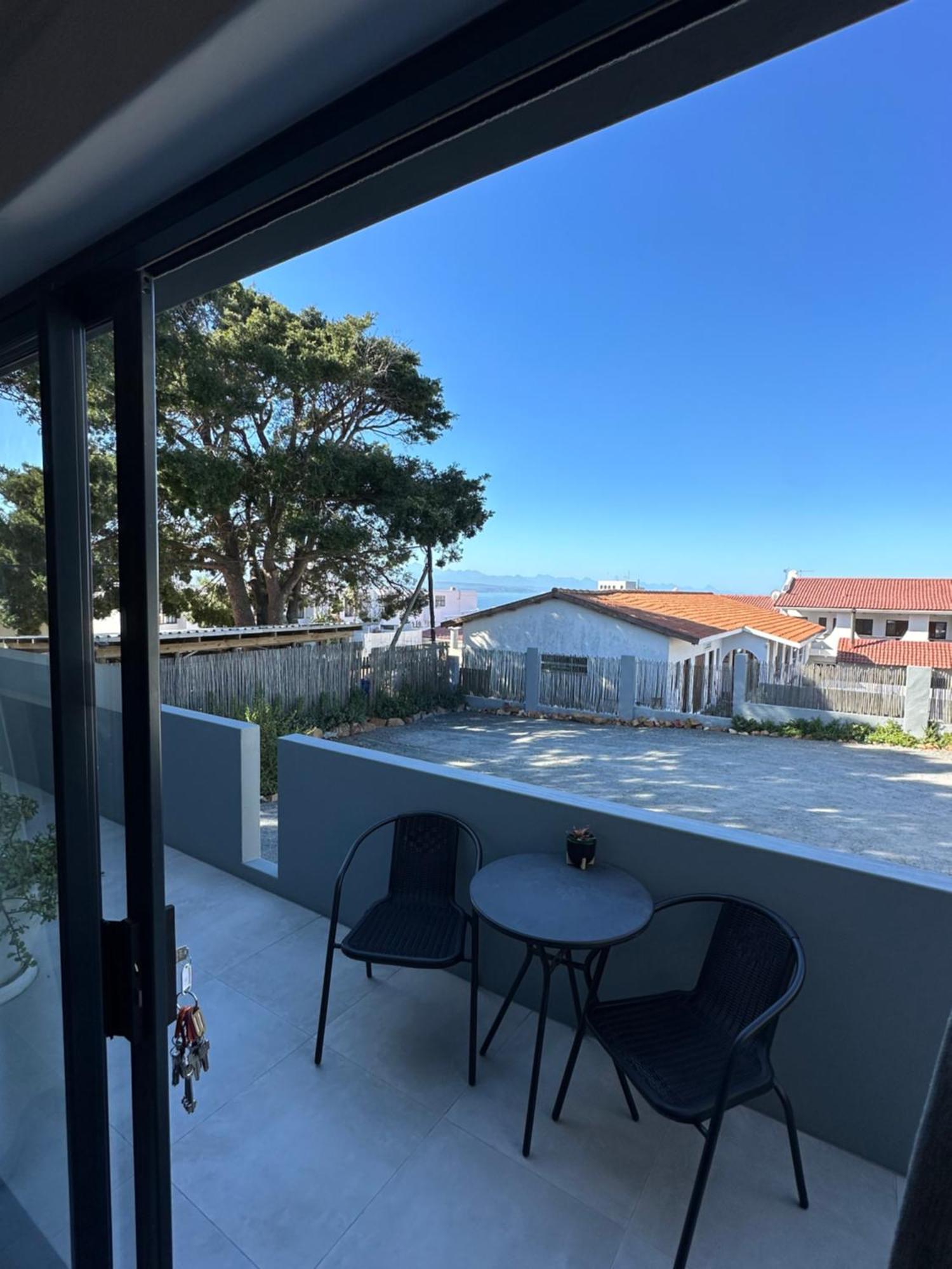 Modern Apartments Downtown Plettenberg Bay Bagian luar foto